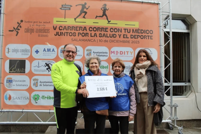 Entrega cheque a Manos Unidas